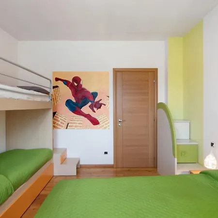 Daire Como Lake Home