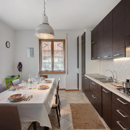 Como Lake Home Apartment